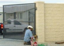 installing-fence-with-gate