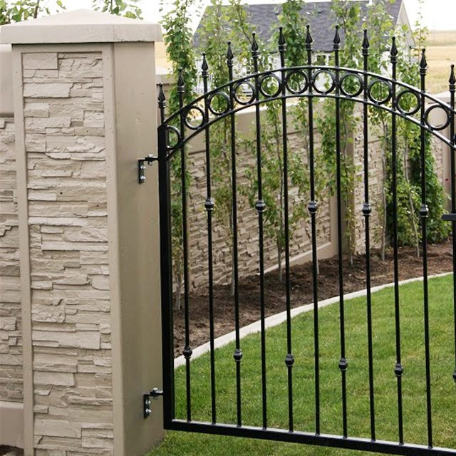 StoneTree® Concrete Fence with Gate